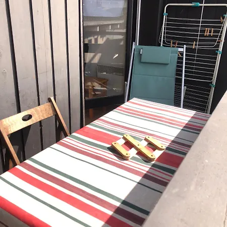Balcon Piscine Tennis Vue Montagne